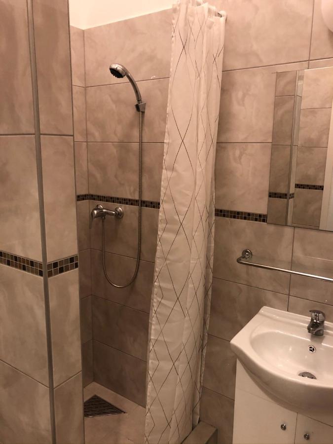 Omega Apartments Budapest Esterno foto